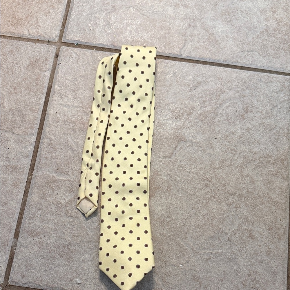 Goudchaux Maison Blanche 100 % Silk Yellow Polka Dot Necktie